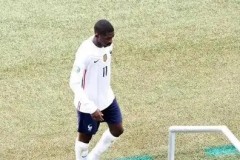 金球奖热门球星伤病缠身，社交媒体热议职业生涯低谷状态下滑